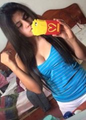 Karina mostrando su cuerpo. 11