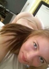 Dana ensenando cuerpo 10