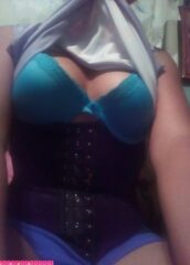 Madeleine mostrando su cuerpo 9