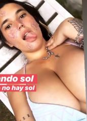 Puta Camila mostrando las tetas 13
